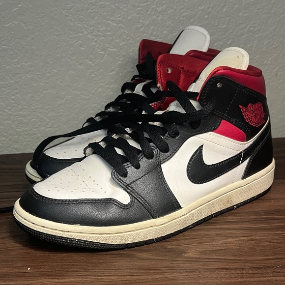 black sail white gym red